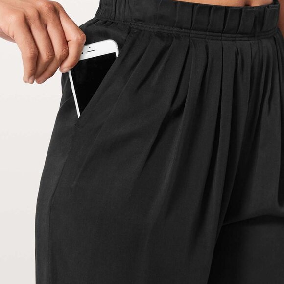 Lululemon Black Pleated Pants With Pockets Size 6 - Picture 3 of 12